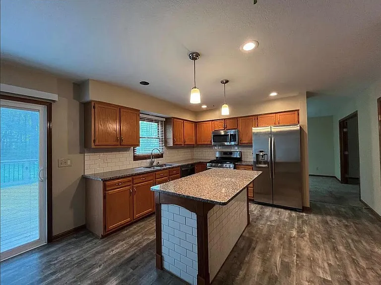 440 Taylor Ave — Photo 5