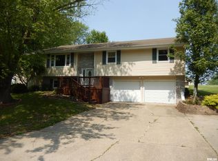 107 Meadow Dr, Macomb, IL 61455