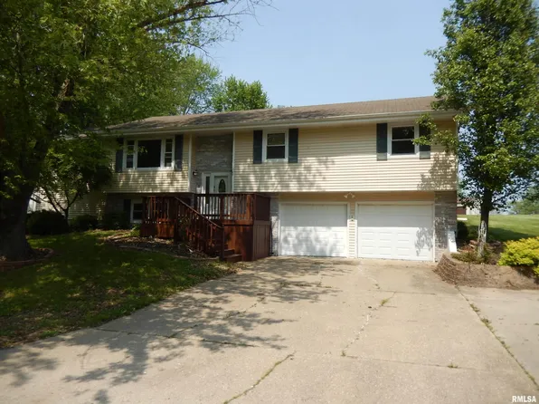 107 Meadow Dr, Macomb, IL 61455