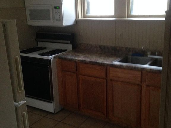 5th image of 3947 Tholozan Ave