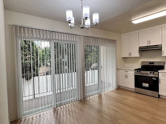 4th image of 13031 Oxnard St #6