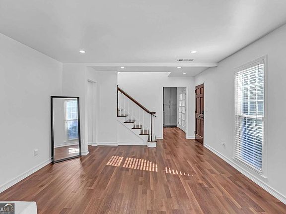 4th image of 218 Forkner Dr APT D