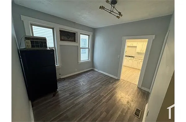 Building Photo - 40 Aldine St #1