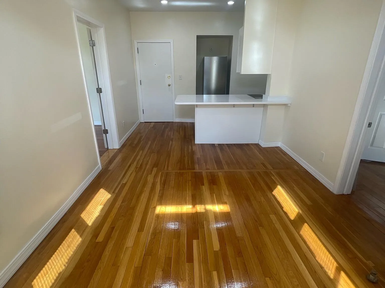 2 bed, 800 sqft, $4,400 — Photo 4