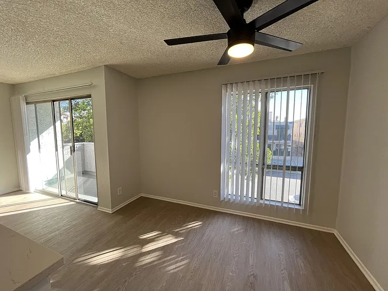 245 South Serrano Ave — Photo 75