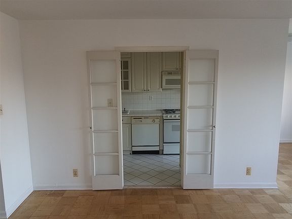 4th image of 225 Saint Pauls Ave APT 4P