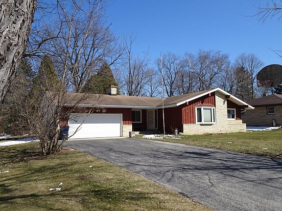 2nd image of W237N6606 Orchard Dr