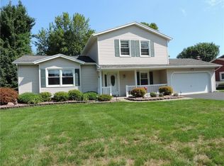 16 Stone Fence Cir, Rochester, NY 14626