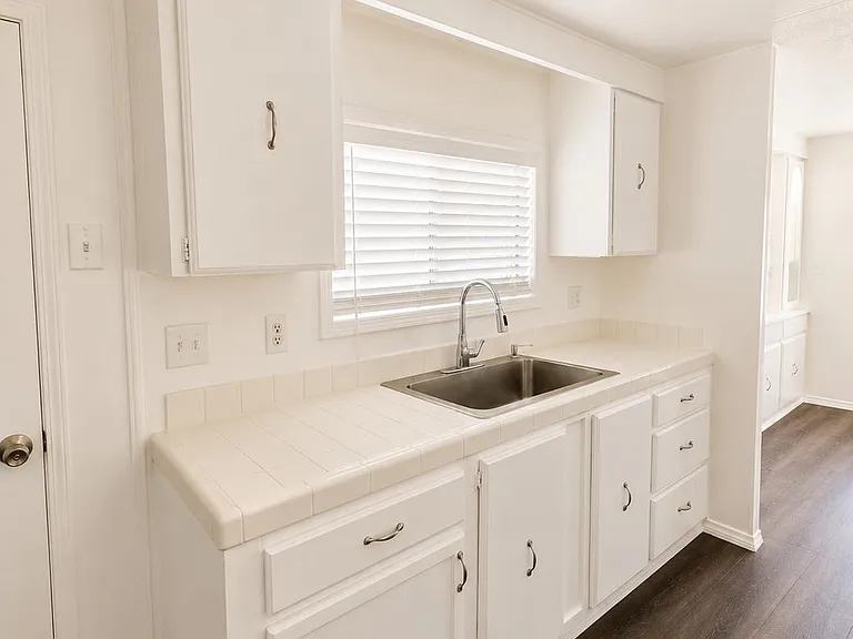 65 Sylvia St — Photo 9