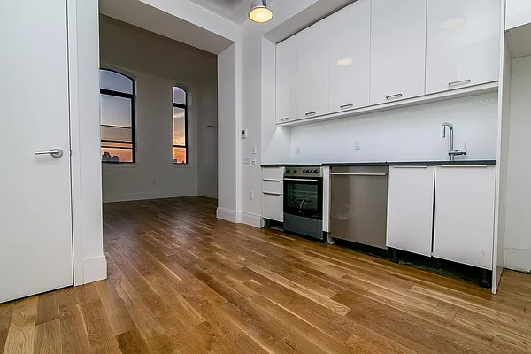 Rented by Nooklyn NYC LLC | media 52