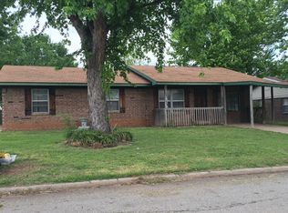 147 E Maple Ave, Perry, OK 73077