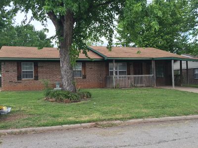 147 E Maple Ave, Perry, OK, 73077