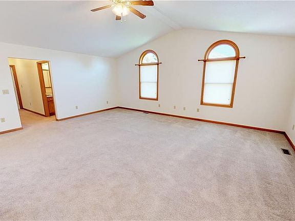 4th image of 56 Whitney Dr
