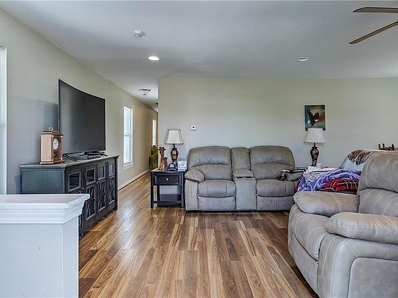 5th image of 3601 Beacon Ave