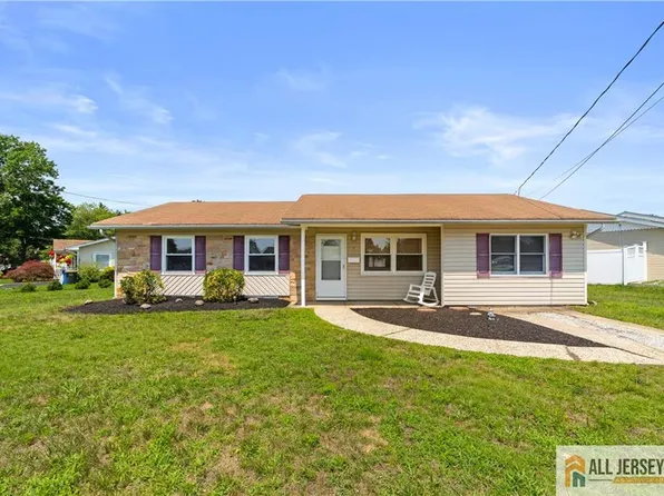 5 Forest Park Ter, Monroe Township, NJ 08831