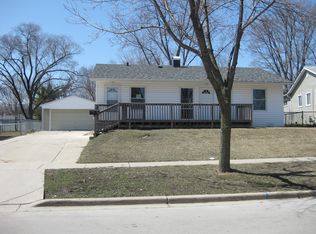138 S Maxon Ln, Streamwood, IL 60107