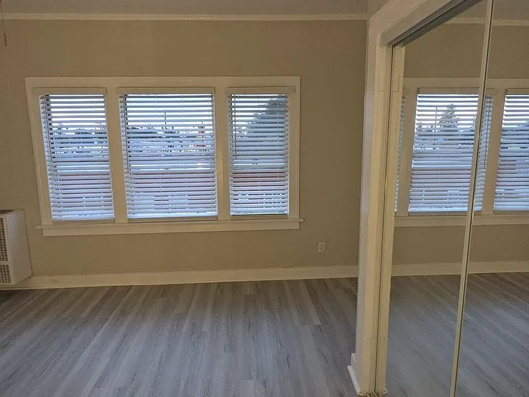 832 W Florence Ave #7A — Photo 4