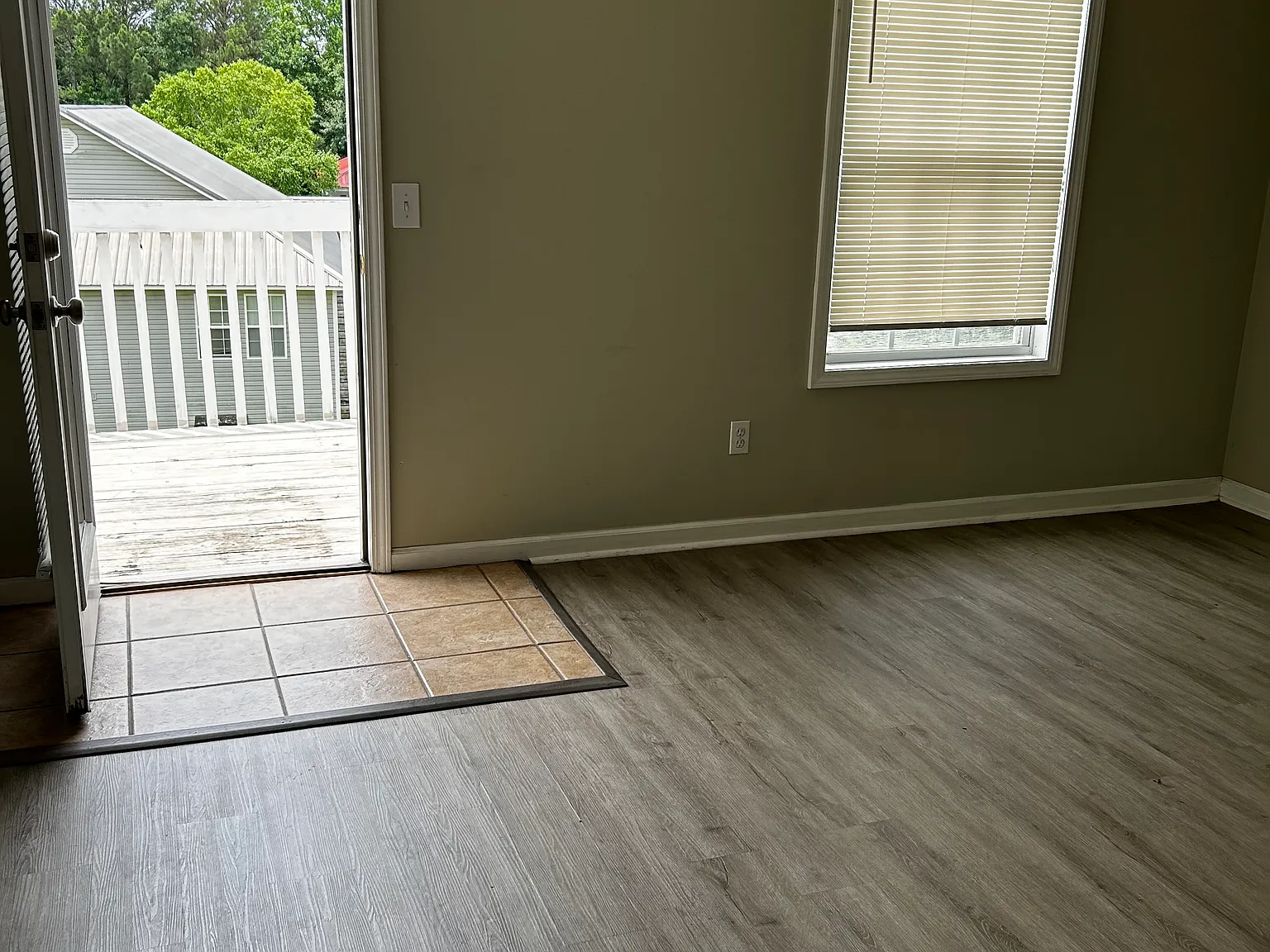 2 bed, 1000 sqft, $975 — Photo 2