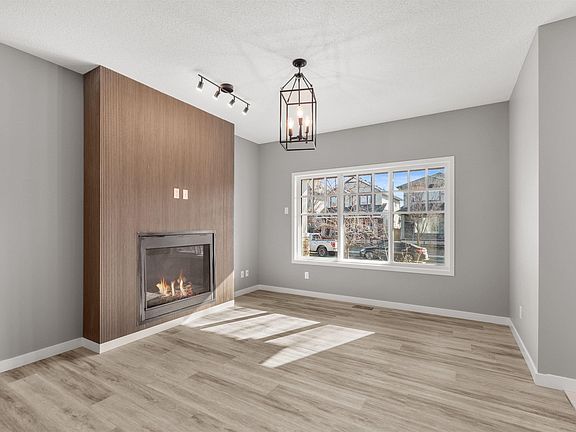 3rd image of 4016 Allan Cres SW