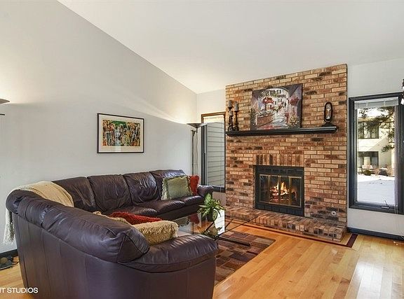 4th image of 1312 Appletree Ln #1312