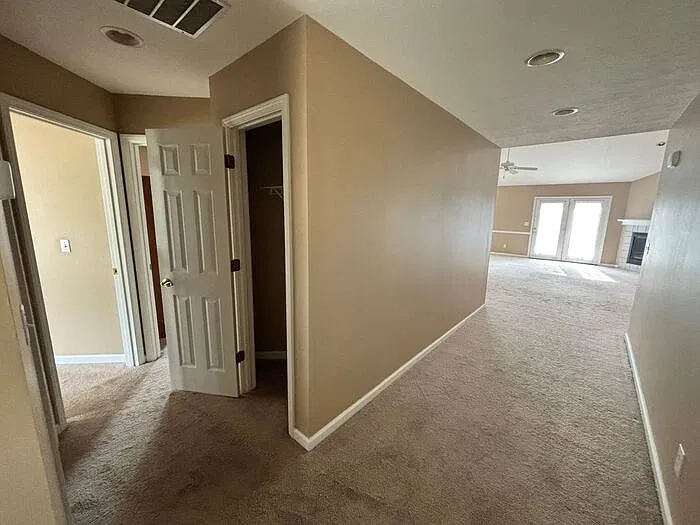 3 bed, 2.0 bath, 1477 sqft, $1,700 — Photo 3
