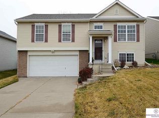 11002 Black St, Omaha, NE 68142
