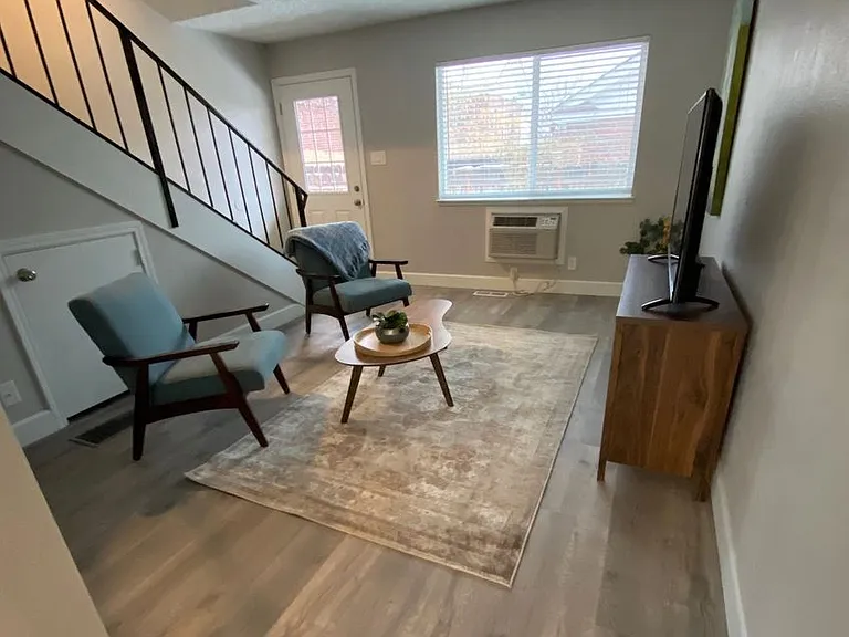 311 E Taylor St — Photo 2