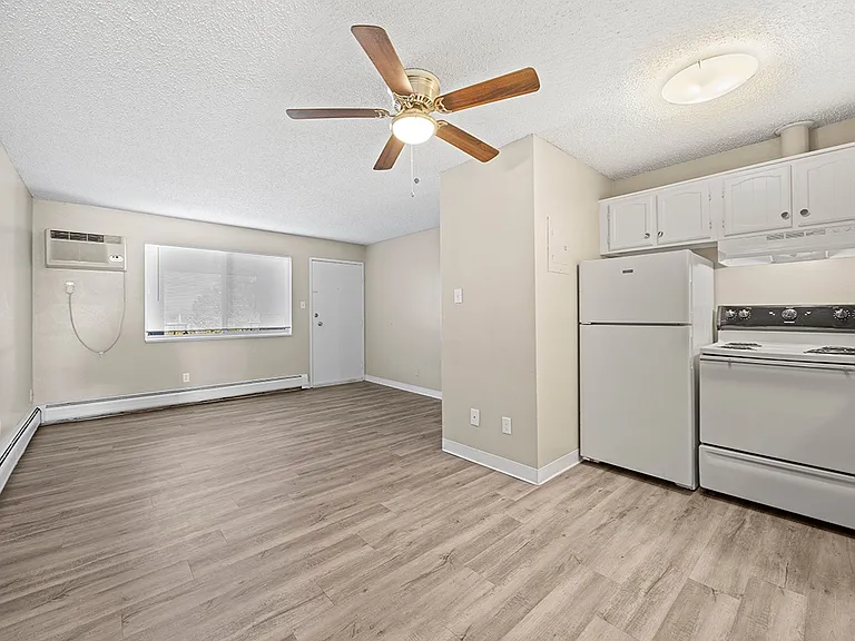 Garden Pointe — Photo 15