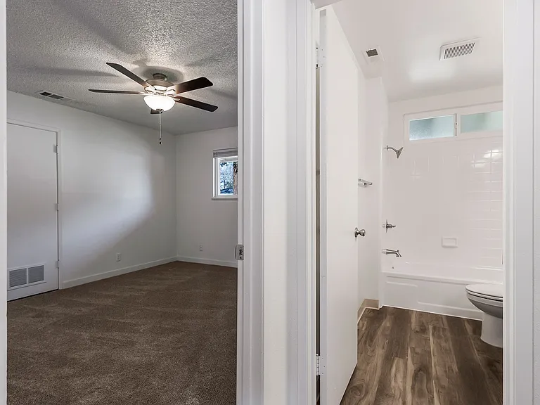 Sheridan Square Apartments — Photo 41