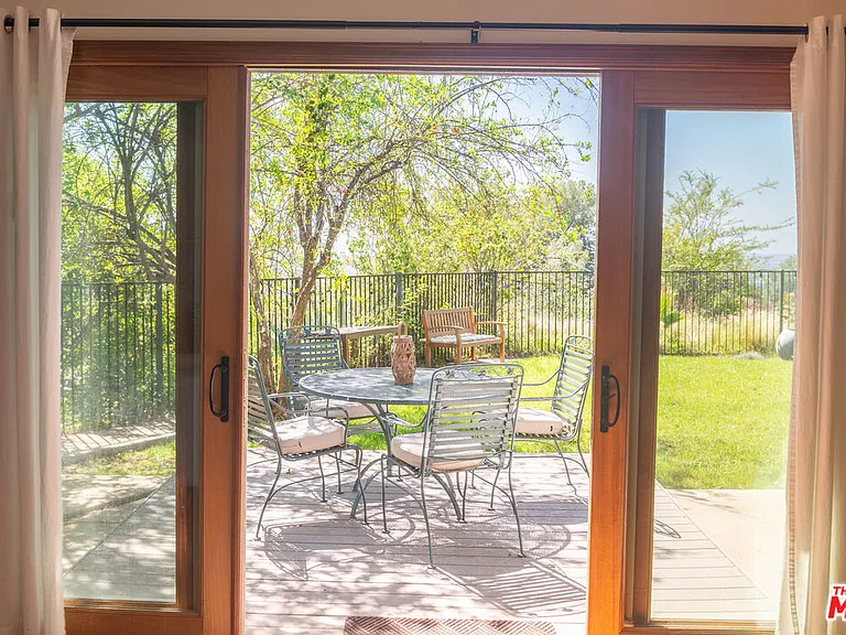1070 Norumbega Dr — Photo 8
