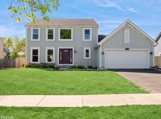 1196 Hummingbird Ln, Grayslake, IL 60030