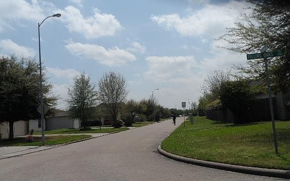 4th image of 12834 Highmanor Dr