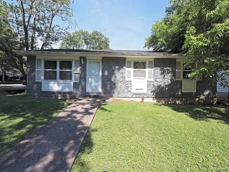 1105 N West End Blvd — Photo 2