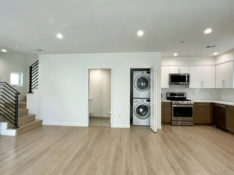 5222 Satsuma Ave — Photo 9