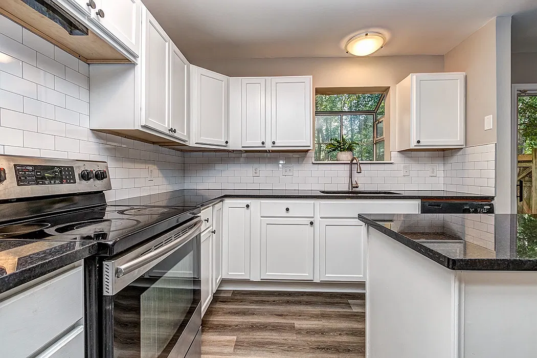 3 bed, 1270 sqft, $1,975 — Photo 3
