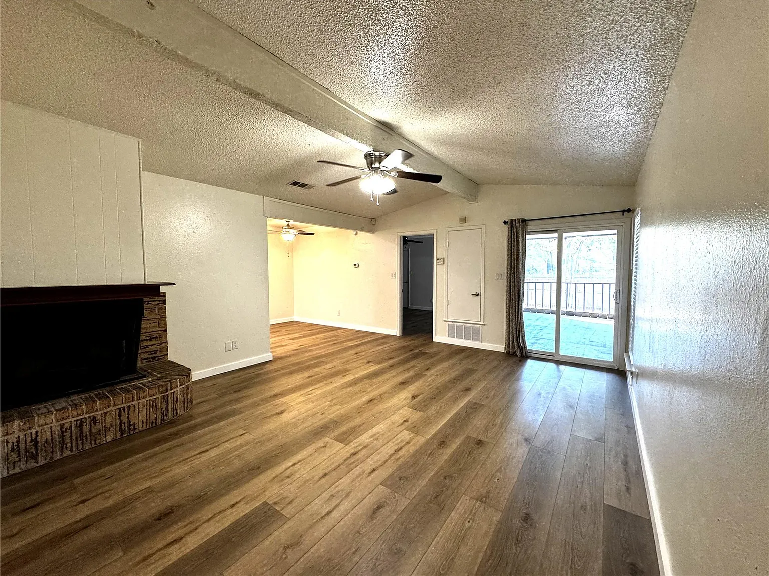 2 bed, 2.0 bath, 1000 sqft, $1,500 — Photo 4