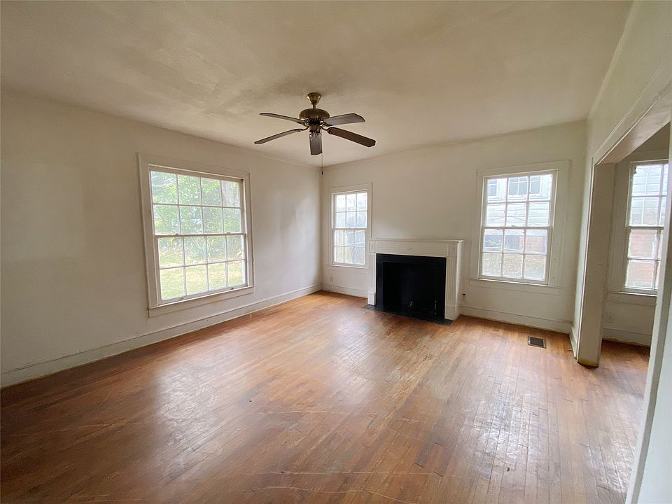 4th image of 107 E Herndon St