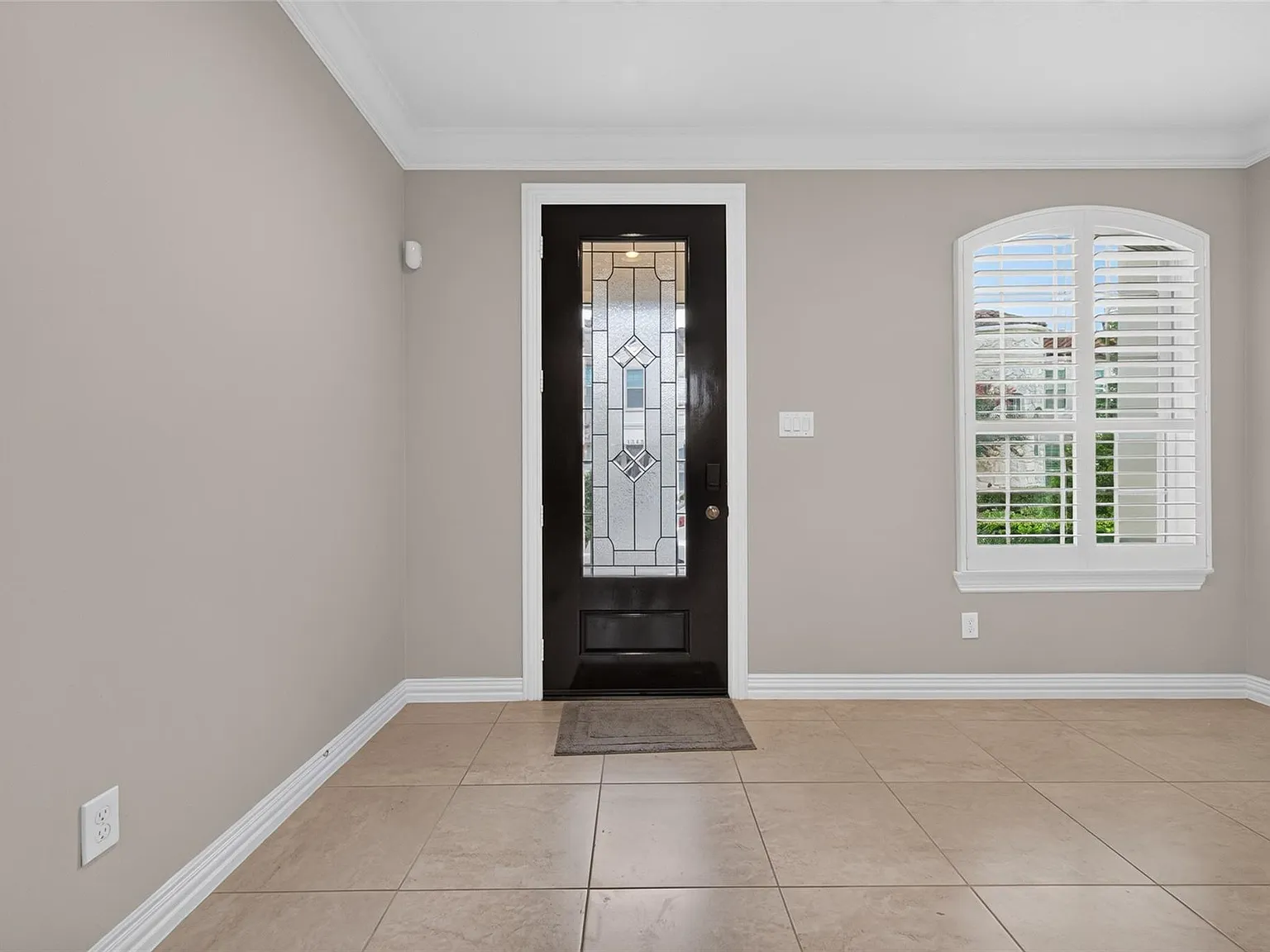 3 bed, 2.5 bath, 2823 sqft, $4,000 — Photo 3