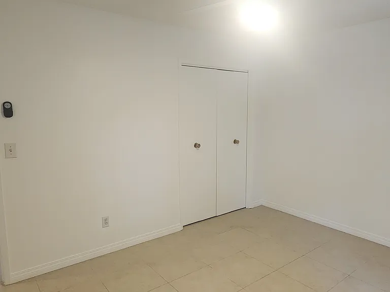 263 E Vermont Ave — Photo 8