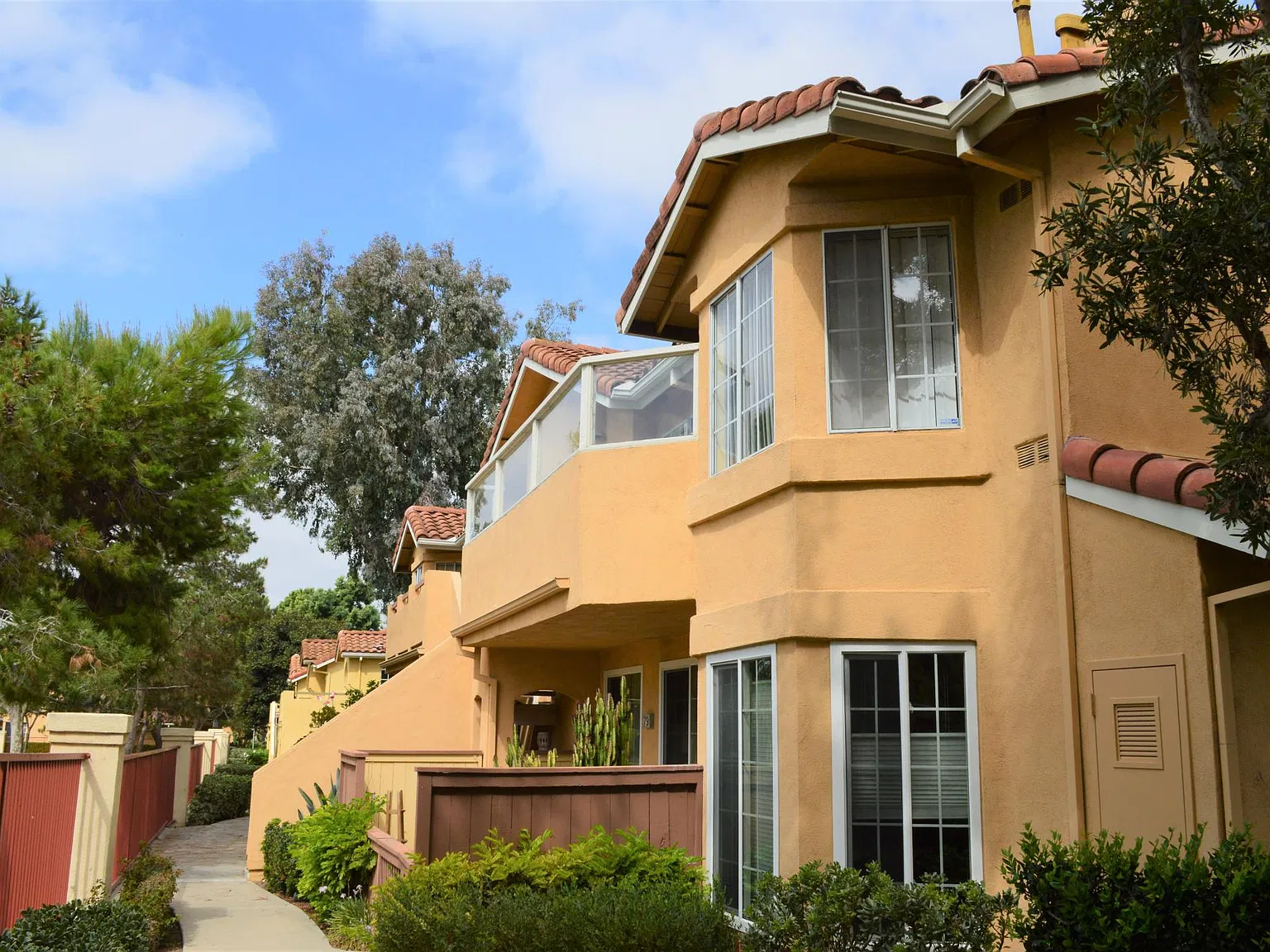 2 bed, 1032 sqft, $3,200 — Photo 1