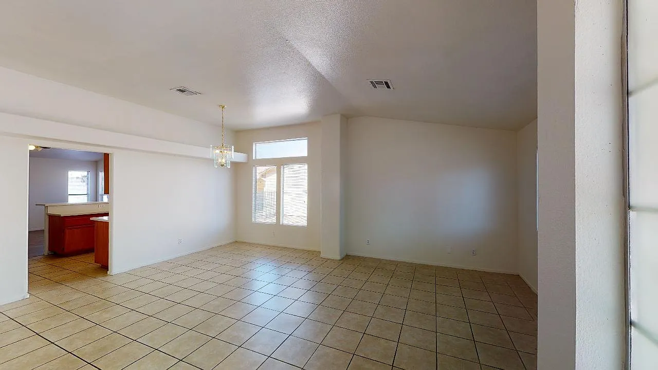 4 bed, 1900 sqft, $1,845 — Photo 3