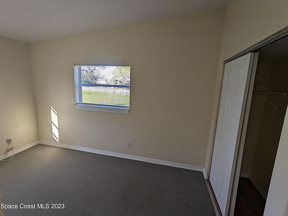 4th image of 1549 Violet Ave #A