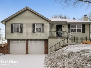 2116 NE Cromwell St, Lees Summit, MO 64086
