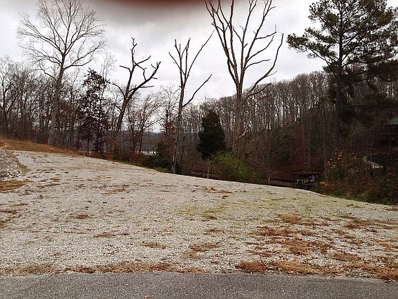 4th image of Pin Oak Dr