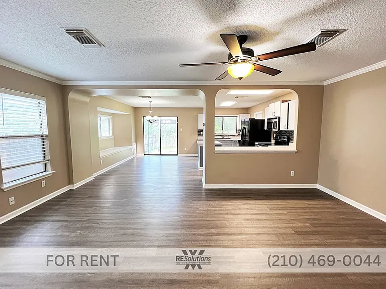 4535 Oakfield Way — Photo 2