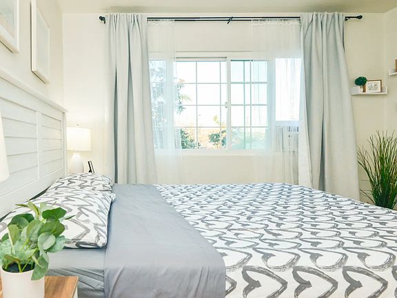 2nd image of 401 S Rodeo Dr #E1