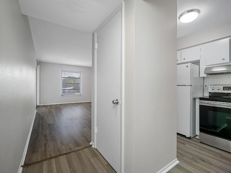 600 S Betty Ln — Photo 2