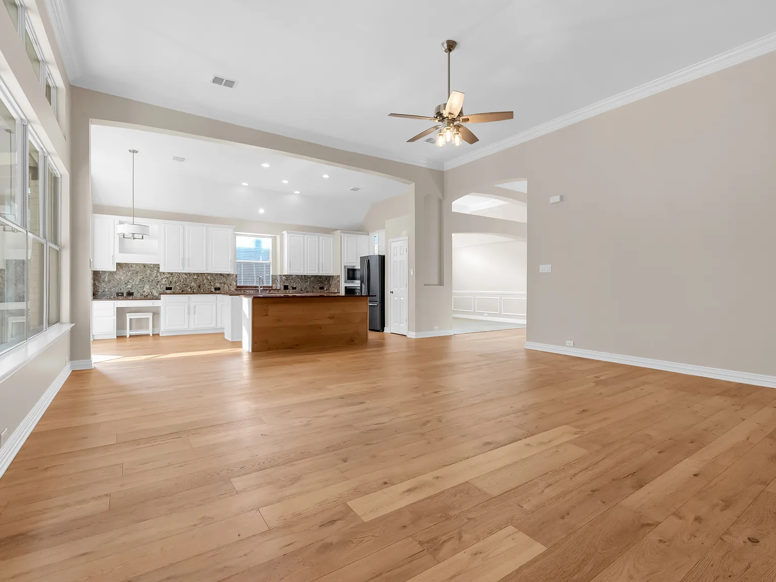 4 bed, 2623 sqft, $3,800 — Photo 4