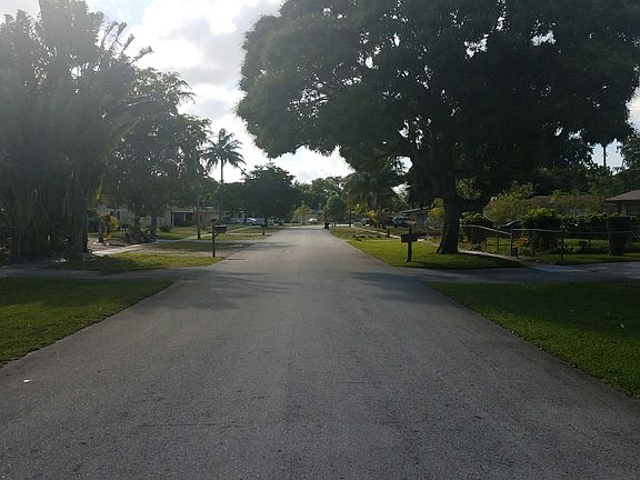 4th image of 1112 NW 15th Ct
