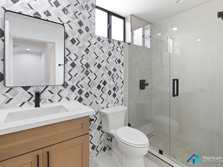 326 3/4 N La Fayette Park Pl — Photo 4